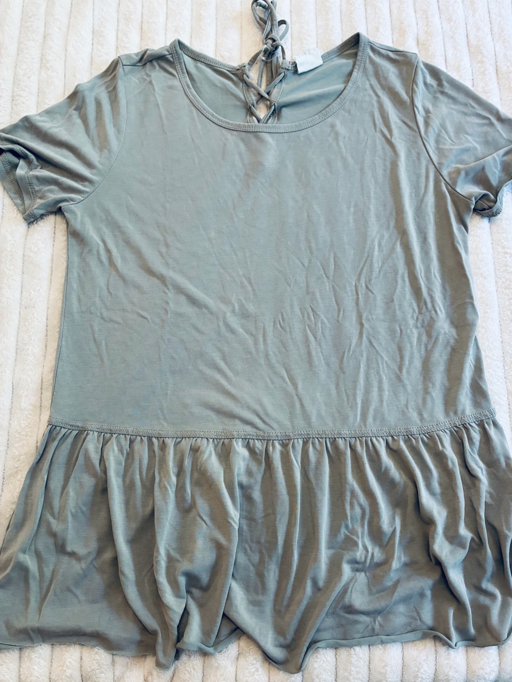 Mote Large Gray Green Ruffle Hem Lace-Up Back Tunic Tee